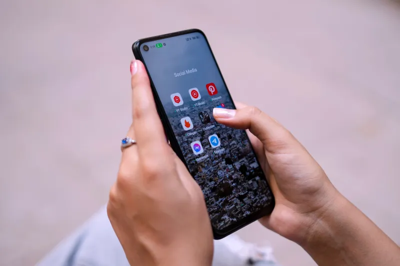 Left on Read, Left on Mute: The Real Reason You've Quietly Checked Out of Every Group Chat